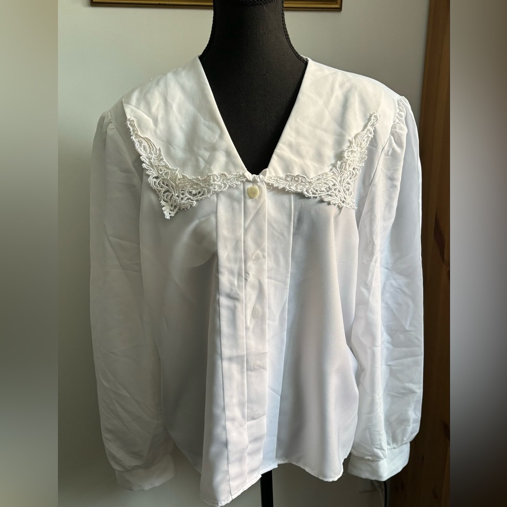 Vintage 80's Elite Embroidered
Collar Blouse Padded Shoulders 18